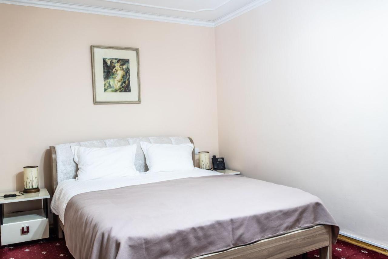 Star Rent Hotel キシナウ エクステリア 写真