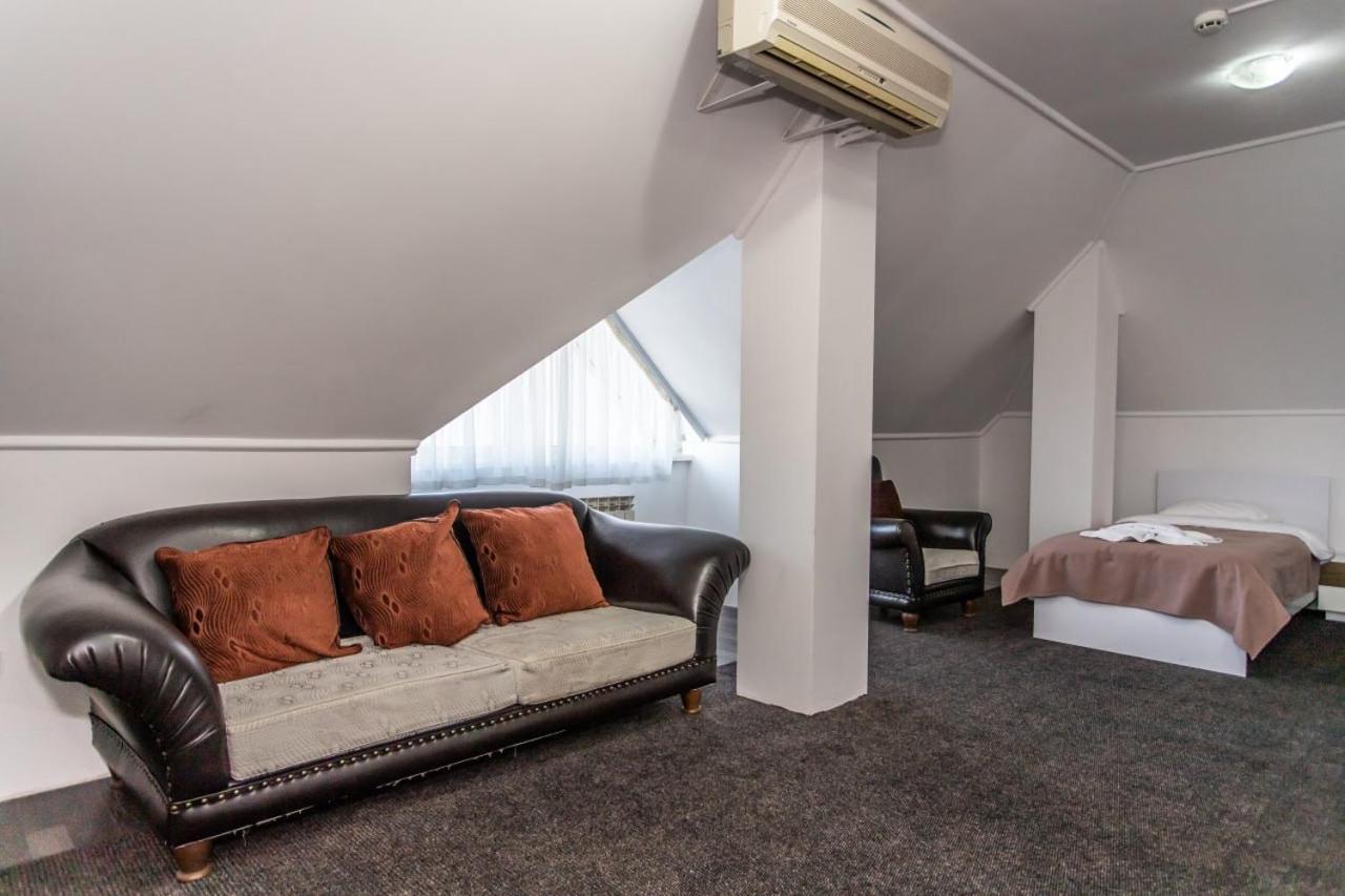 Star Rent Hotel キシナウ エクステリア 写真